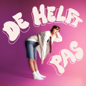 De helft pas