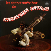 Le sitar et surbahar de Narendra Bataju