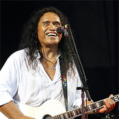 Henry Kapono Ka'aihue