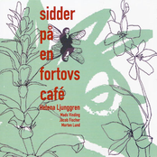Sidder På En Fortovs Café