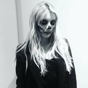 𝓊𝓂𝒷𝓇ℯ𝓁𝓁𝒶 ☔︎︎ 1983