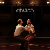 Ci abbracciamo
