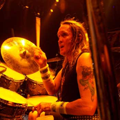 iron maiden- nicko mcbrain drum solo