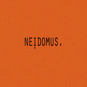 neįdomus.