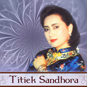 Hits Titiek Sandhora