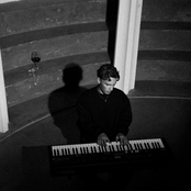 ALDRIG LÆRT AT ELSKE