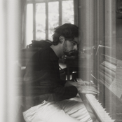 Le ciel s'est retourné comme font les gens en partant