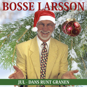Jul - Dans runt granen