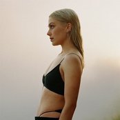 Phoebe Bridgers 的头像