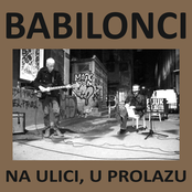 Na ulici, u prolazu