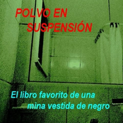 El libro favorito de una mina vestida de negro