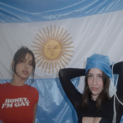 Bajo El Sol / Lloviendo En La Ciudad