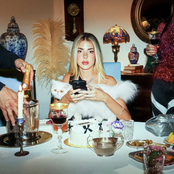 menos triste más mami