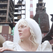 Im jesteś wyżej, tym Ciebie mniej (feat. Ofelia)