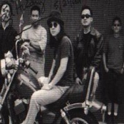 Hãy Nhìn Xuống Chân