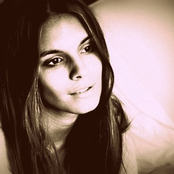 caitlin stasey