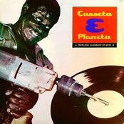 Preto com buraco no meio