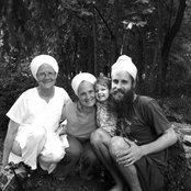 Prabhu Nam Kaur & Snatam Kaur