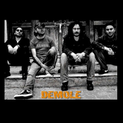 Demole