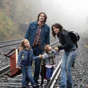 sarah lee guthrie & family