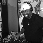 Frankie Knuckles Feat. Jamie Principle