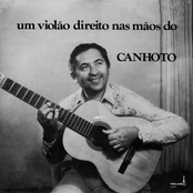 Um Violao Direito nas Maos do Canhoto
