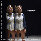 U mraku