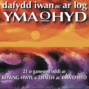 Rhwng Hwyl A Thaith Ac Yma O Hyd