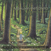 Mä kuljen metsätiellä