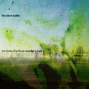 con fuoco d'occhi un nostalgico lupo