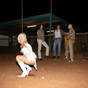 Amyl and The Sniffers: U Should Not Be Doing That / Facts