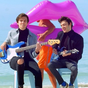 Friends Kiss Too - Single