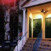 I Fall to Pieces (Without Falling Apart)