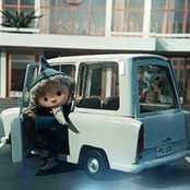 SFR sings to drive the tears away