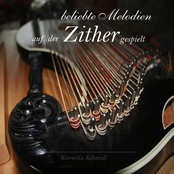 Beliebte Melodien auf der Zither gespielt