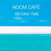 Surfing by Noom Café