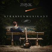 Dame: Straßenmusikant