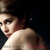 Une Grande Rousse Aux Yeux Verts by Julie Zenatti