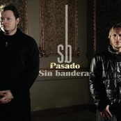 Sin Bandera: Pasado