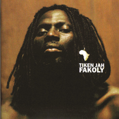 Plus Rien Ne M'étonne by Tiken Jah Fakoly