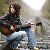 sarah lee guthrie