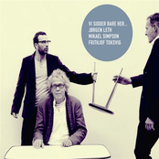 Vi Sidder Bare Her...