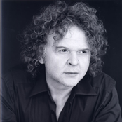 Mick Hucknall photo provided by Last.fm