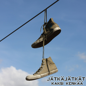Kaksi Kenkää