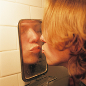 Competition Kissing - Single