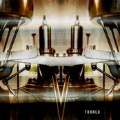 Pimeä Saartaa Meitä