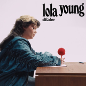 Lola Young: d£aler