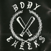 Tatowiert + Kahlgeschoren