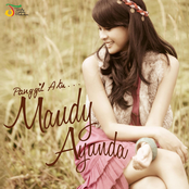 Aku Atau Temanmu by Maudy Ayunda