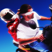 Les yeux grands fermés